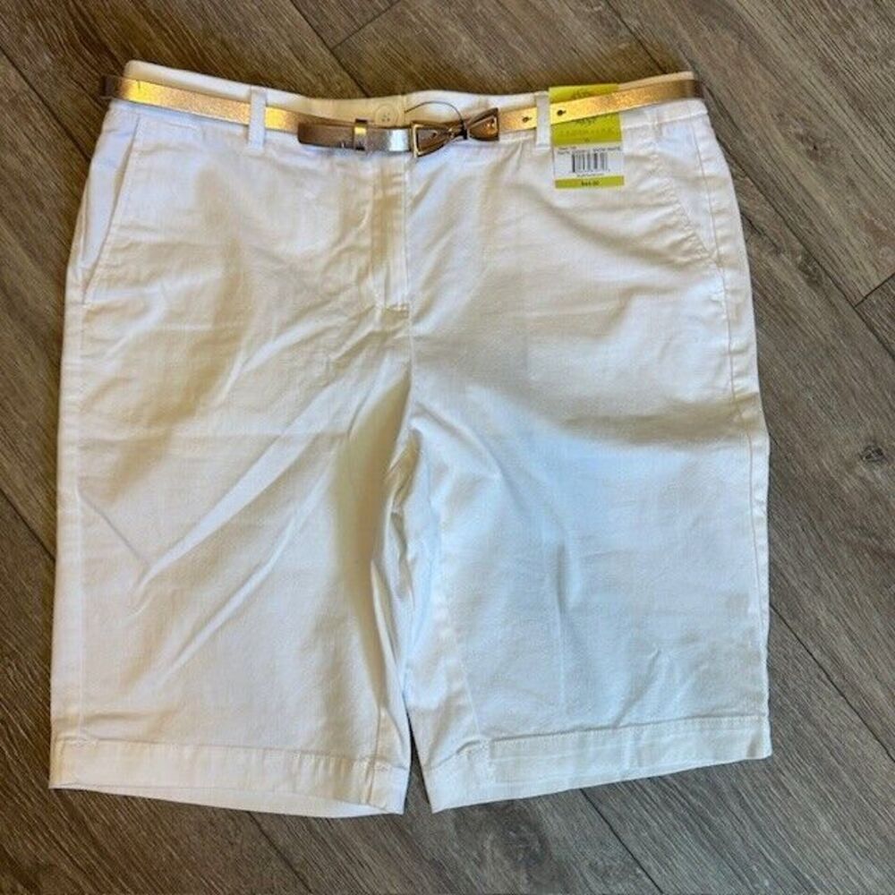 NWT Juniper + Lime Women's Bermuda Shorts Size 10 Snow‎ White 10" Inseam